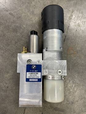 7111867 Bmw 7163661 2004-2010 530i 535i Wagon Touring Trunk Lid Hatch Hydraulic Pump Oem