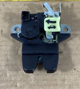 81230-3r000 Bmw 81230-d4000 2013-2015 Kia Cadenza Rear Trunk Deck Lid Lock Latch Oem