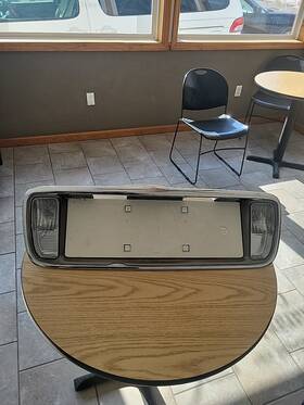 25713874 Cadillac 00-05 Deville Rear Trunk License Plate Light Trim Panel Bracket White