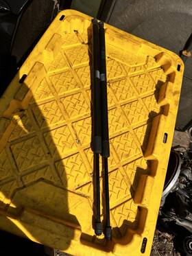 23289225 Chevrolet 2015-2019 Chevy Tahoe Suburban Rear Trunk Lid Strut Pair