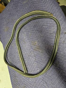905.gm1c10 Chevrolet 2010 Chevy Cobalt Trunk Lid Hatch Door Rear Back Rubber Seal Gasket Oem 2009