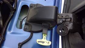 172.ch1k08 Chrysler Sebring Convertible 2008 Trunk Lid Latch Release 439446