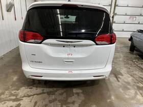 68227064ag Chrysler Trucks 20-22 Voyager Rear Trunk Decklid Lift Gate Bright White Clearcoat Pw7