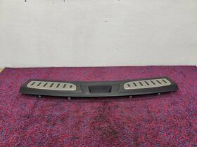 1gw67dx9ac Factory Original Genuine Oem Mopar Dodge Chrysler Suv 4 Door Durango R/t 4x4 11-26 Trunk Liftgate Step Pad Scuff Plate Cover Panel Trim