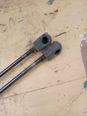 172.fd1g02 Ford 2001 2002 2003 2004 Mustang Trunk Lid Struts Shocks Pair