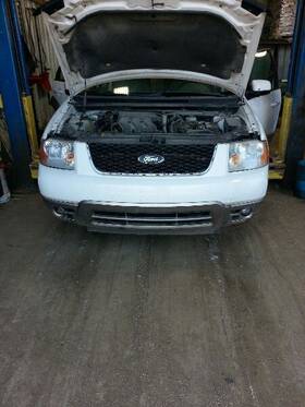 172.fd1i06 Ford Freestyle 2006 Hatchback Strut 1946203