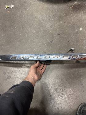 230516a230517a Ford 2016 - 2019 Explorer Oem Rear Trunk Deck Lid Finish Trim License Molding