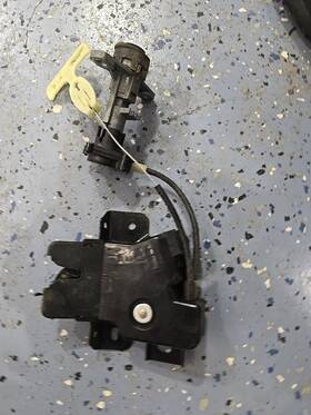 8r3a-6343282-ab Ford Mustang S197 05-14 Trunk Lock Cyl And Latch Assy No Key Oem Part