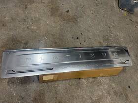 Pc3bj402a02 Ford 2023-2025 F250 F-350 Super Duty Platinum Rear Tailgate Lid Panel Molding