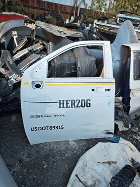 86813353 General Motors 2020-2024 Chevy Silverado Gmc Sierra 2500 3500 Hd Front Left Door Shell Oem