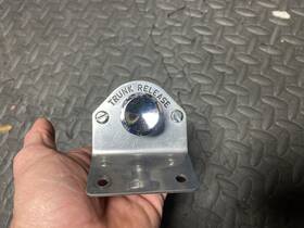 P90319-8 General Motors 1963 1964 Gm Buick Vacuum Trunk Release Pull Switch Riviera Electra P90319-8 General Motors 1963 1964 Gm Buick Vacuum Trunk Release Pull Switch Riviera Electra