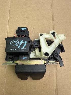 8628197 Genuine For Volvo V70 1998-2000 Tailgate Lock Used Oem Tested