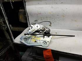 640.gm9a08 Gmc Truck Acadia 2008 Lid Motor Pull Down 845996