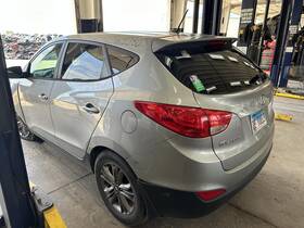 329673 Hyundai Used Deck Lid Fits 2014 Tucson Privacy Tint Glass Incandescent Bulb Lam