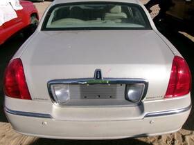 170-01901 Lincoln Trunk/hatch/tailgate Fits 03-11 And Town Car 7104778