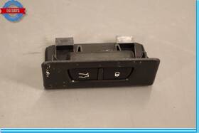 670040725 Maserati 14-19 Ghibli Rear Trunk Power Liftgate Switch Bezel Trim Oem