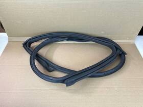 72362 Maserati 2014-2019 Ghibli Rear Trunk Weatherstrip Oem