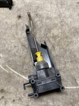1267580008 Mercedes-benz W126 560sec Coupe Trunk Vacuum Actuator