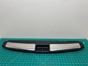 1646900141 Mercedes-benz 09-11 W164 Ml350 Trunk Latch Lock Sill Scuff Trim Cover Panel Oem 1646900141 Mercedes-benz 09-11 W164 Ml350 Trunk Latch Lock Sill Scuff Trim Cover Panel Oem