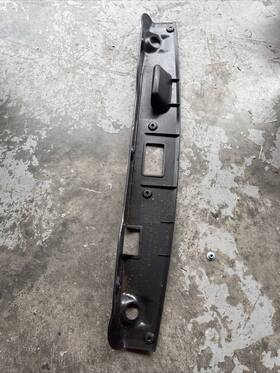 A2047580002 Mercedes-benz 204 758 00 02 C250 Trunk Lid Tailgate Handle Trim 2047580002 2012-2014 Oem