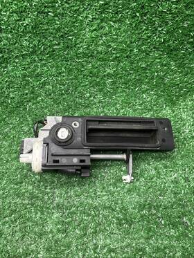 32409606 Mercedes-benz Qa20181 2001-2004 Slk230 Rear Trunk Lid Handle Assembly Oem 32409606 Mercedes-benz Qa20181 2001-2004 Slk230 Rear Trunk Lid Handle Assembly Oem