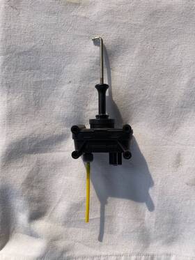 400136 Mercedes-benz 400136/b W140 Coupe Cl600 Rear Trunk Lock Vacuum Actuator Oem