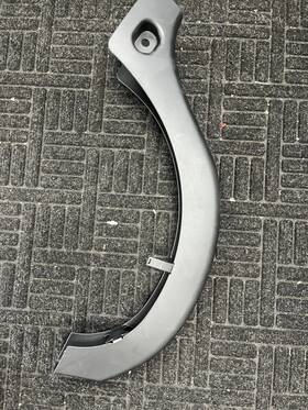 Mercedes-benz 821182101189 2002 2009 E Class Trunk Liftgate Hitch Cover Oem