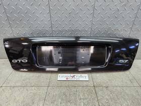 92092481 Pontiac 2004-2006 Gto Trunk License Plate Finish Panel Black 80u Oem Crack