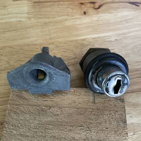 914.512.049.10 Porsche 914 Rear Trunk Push Button With Lower Latch No Keys