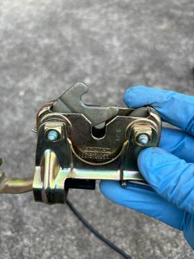 986.512.058.01 Porsche 986 Boxster Rear Trunk Latch