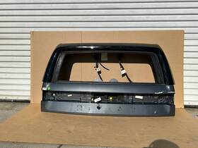 Pt00557813-a Rivian 22-24 R1s Rear Tailgate Trunk Liftgate Assembly With Scratches