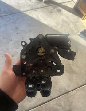 1500604-00-b Tesla 2020-2023 Model Y Rear Trunk Lid Lock Latch Actuator Oem