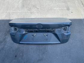 6440102e80 Toyota 2020 - 2025 Corolla Trunk Lid Cover Panel Oem Used 6440102e80 Toyota 2020 - 2025 Corolla Trunk Lid Cover Panel Oem Used