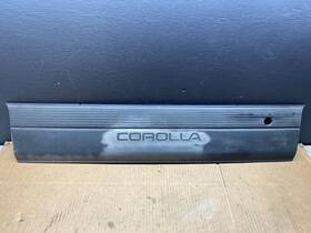 76801-12420 Toyota Corolla Ae100 Ae101 Sedan Rear Center Garnish Panel D2130 Dg1