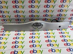 76801-47040 Toyota 04-09 Prius Trunk Lid Garnish Panel Molding Trim Oem Silver 1c0 76801-47040 Toyota 04-09 Prius Trunk Lid Garnish Panel Molding Trim Oem Silver 1c0