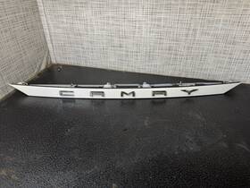 Toyota 7680133660 2018-2024 Camry Rear Trunk License Plate Moulding White 76801-33660 Oem