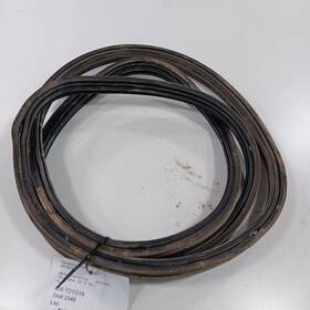 905.to1g19 Toyota Yaris Trunk Lid Hatch Door Rear Back Rubber Seal 2020 2019 2018 2017 2016