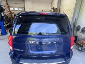 United Recyclers Group 198882 Used Deck Lid Fits 2013 Dodge Caravan Passenger Van Tinted Glass Without Rear View
