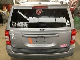 3772 United Recyclers Group Used Deck Lid Fits 2016 Jeep Patriot Privacy Tint Glass With Rear View Camera Grad