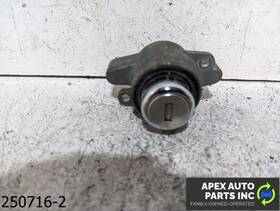 161827539d Volkswagen Oem 1981-1985 Mercedes 300sd 3.0l Tailgate Button