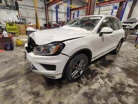 640.vw1516 Volkswagen 2016 Touareg Trunk Lid Motor E858514 640.vw1516 Volkswagen 2016 Touareg Trunk Lid Motor E858514
